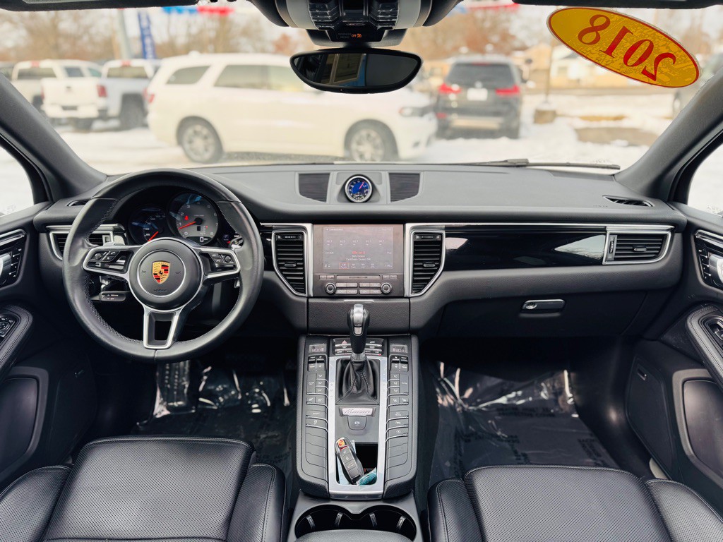 2018 Porsche Macan Image 47