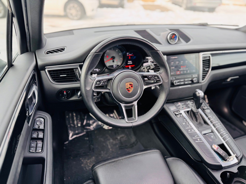2018 Porsche Macan Image 48