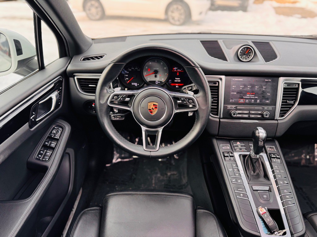 2018 Porsche Macan Image 49