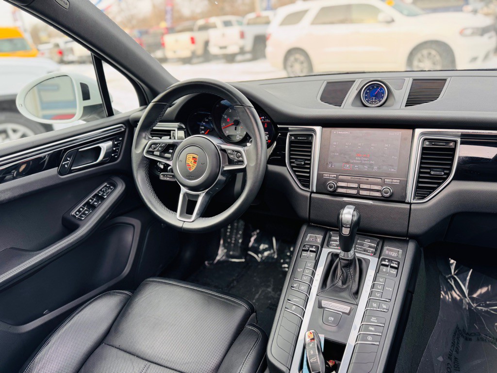 2018 Porsche Macan Image 50