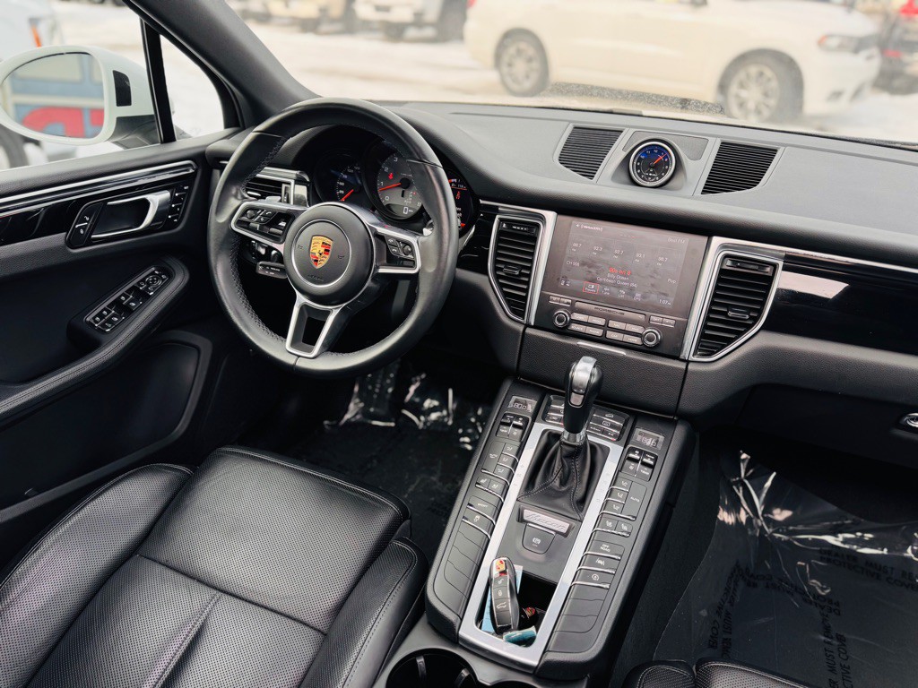 2018 Porsche Macan Image 51
