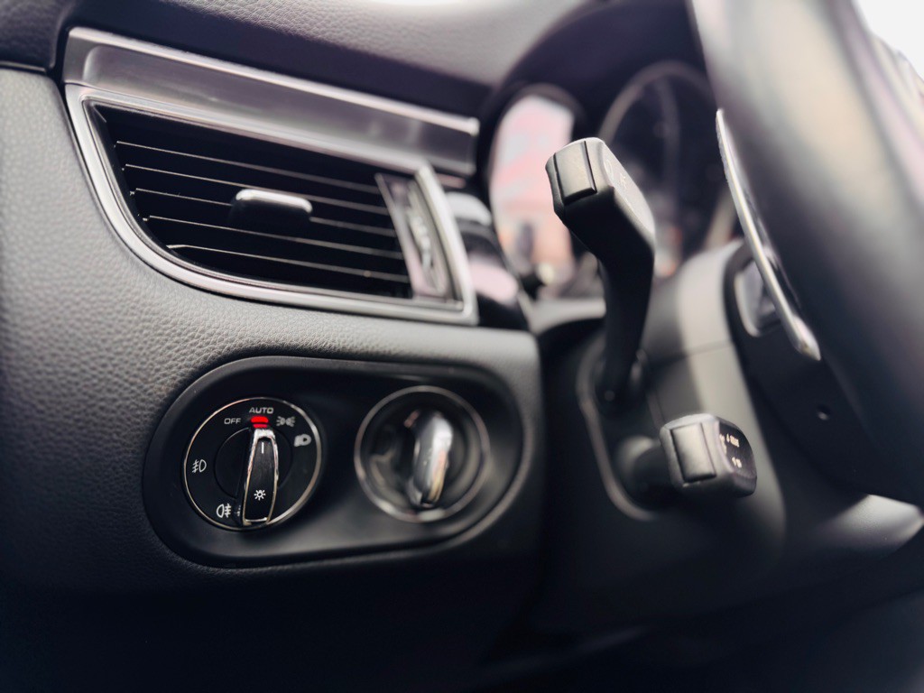 2018 Porsche Macan Image 52