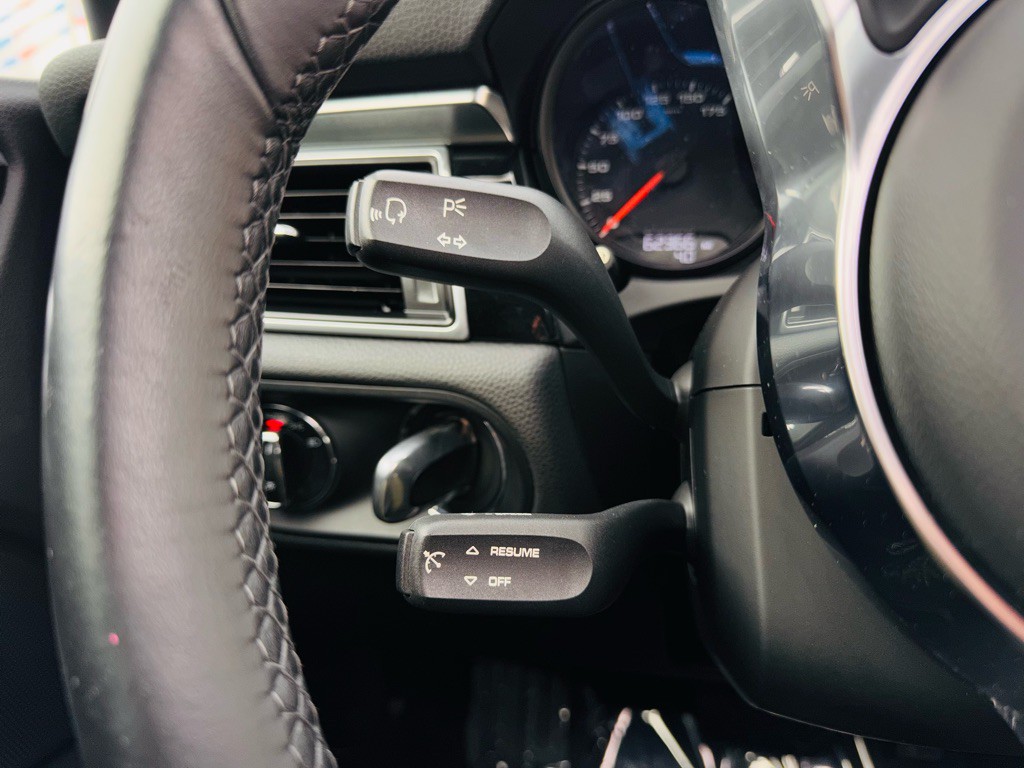 2018 Porsche Macan Image 53