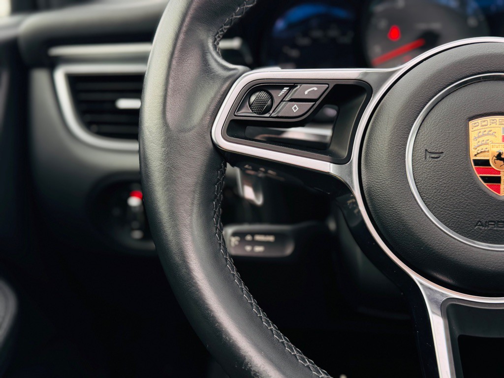 2018 Porsche Macan Image 54