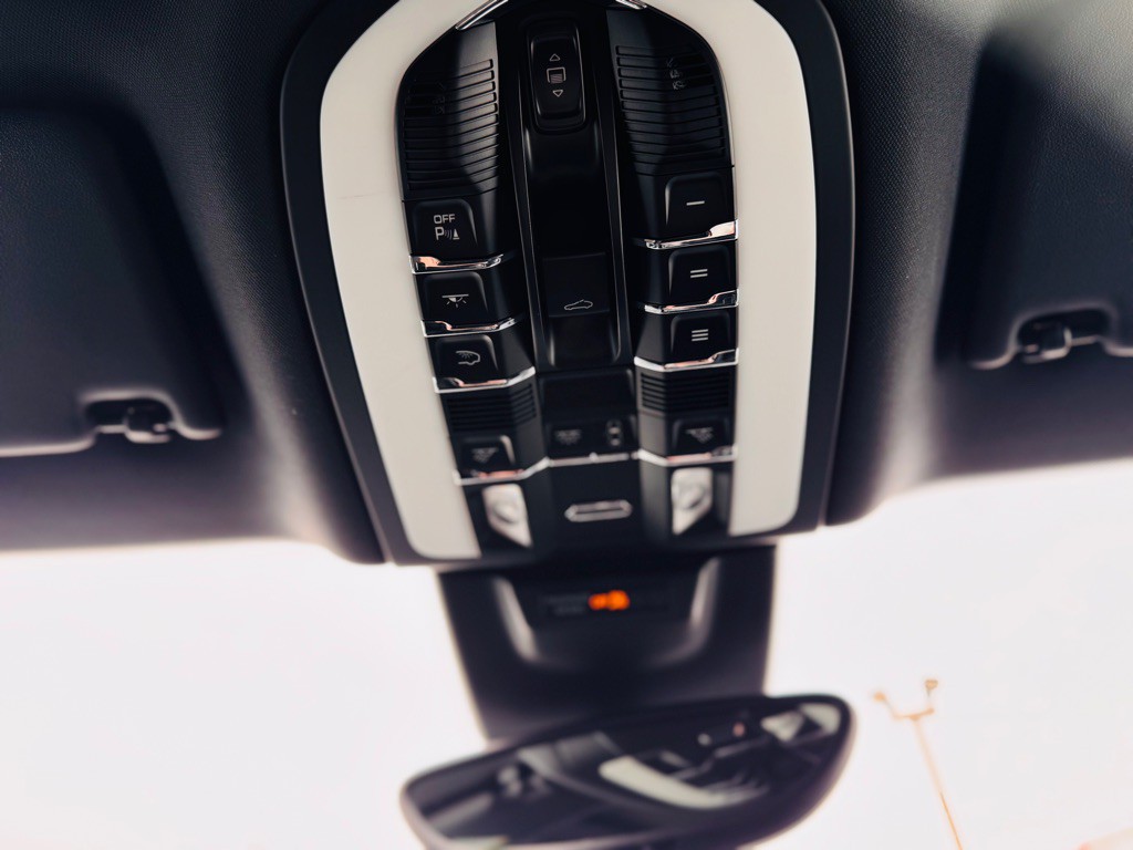 2018 Porsche Macan Image 57