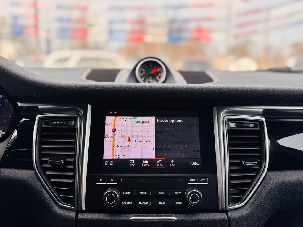 2018 Porsche Macan Image 60