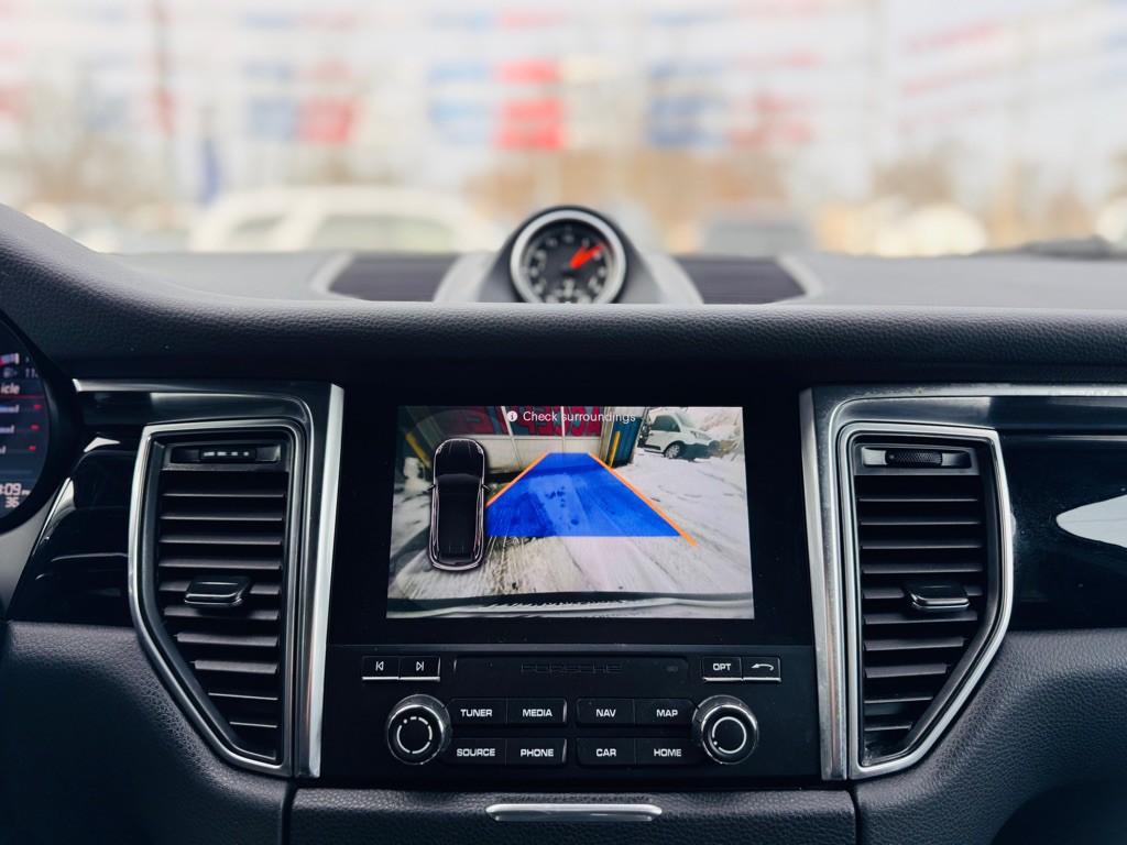 2018 Porsche Macan Image 61