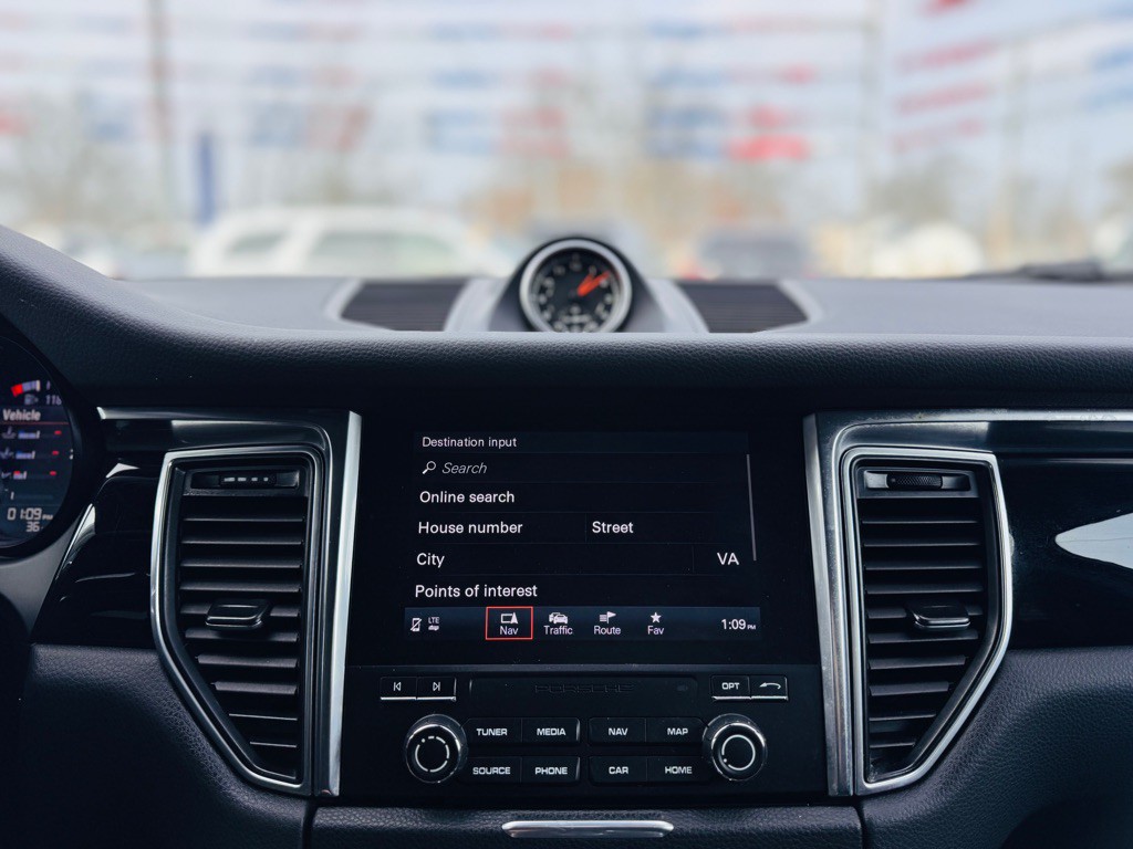 2018 Porsche Macan Image 62