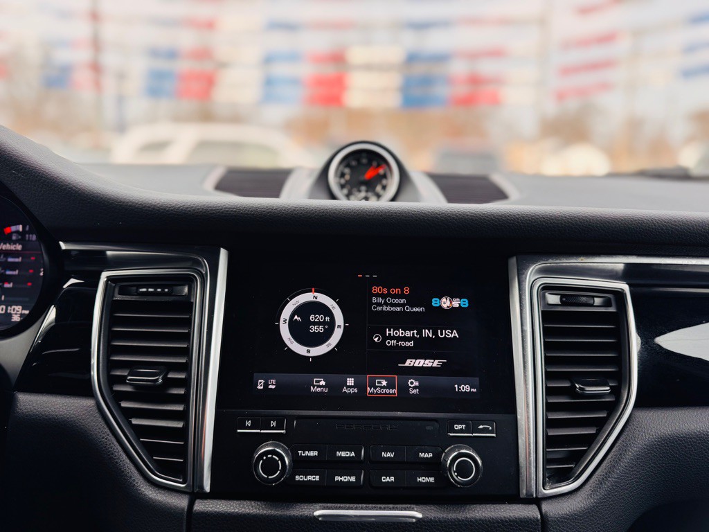 2018 Porsche Macan Image 64