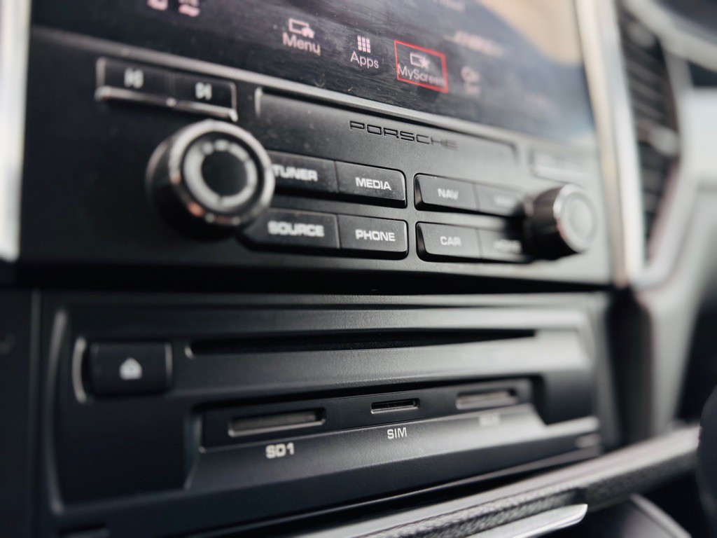 2018 Porsche Macan Image 65