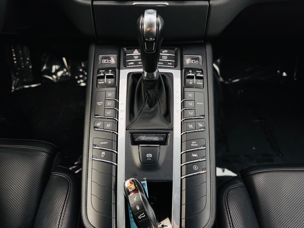 2018 Porsche Macan Image 67