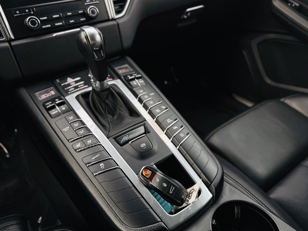 2018 Porsche Macan Image 68