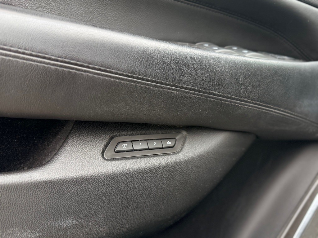 2016 Cadillac Escalade Image 21