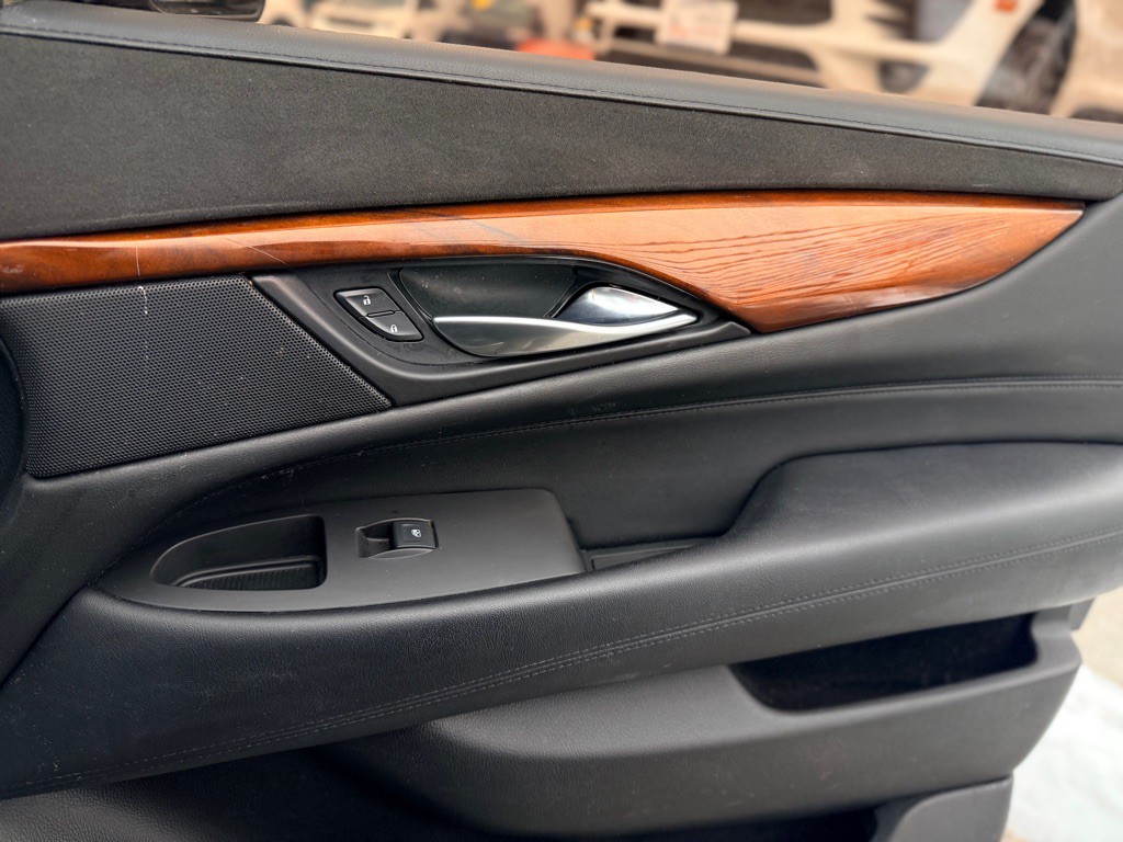 2016 Cadillac Escalade Image 27