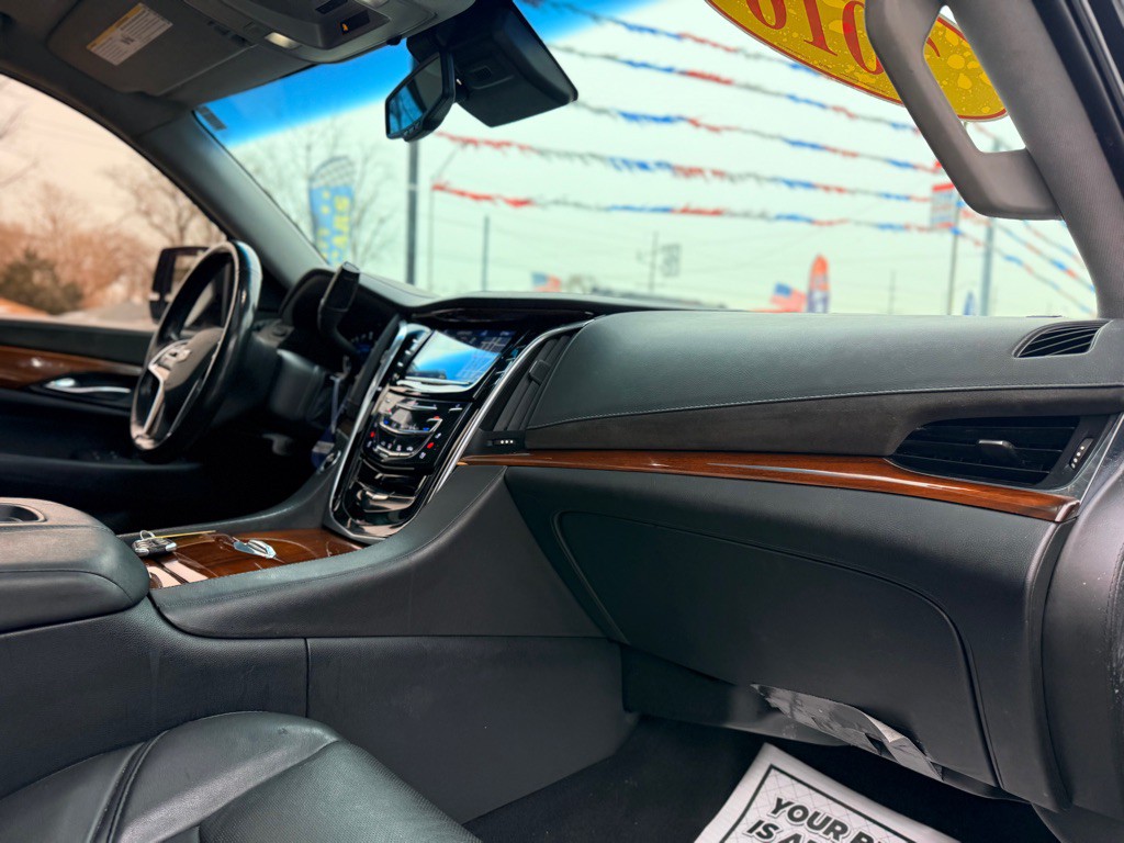 2016 Cadillac Escalade Image 29