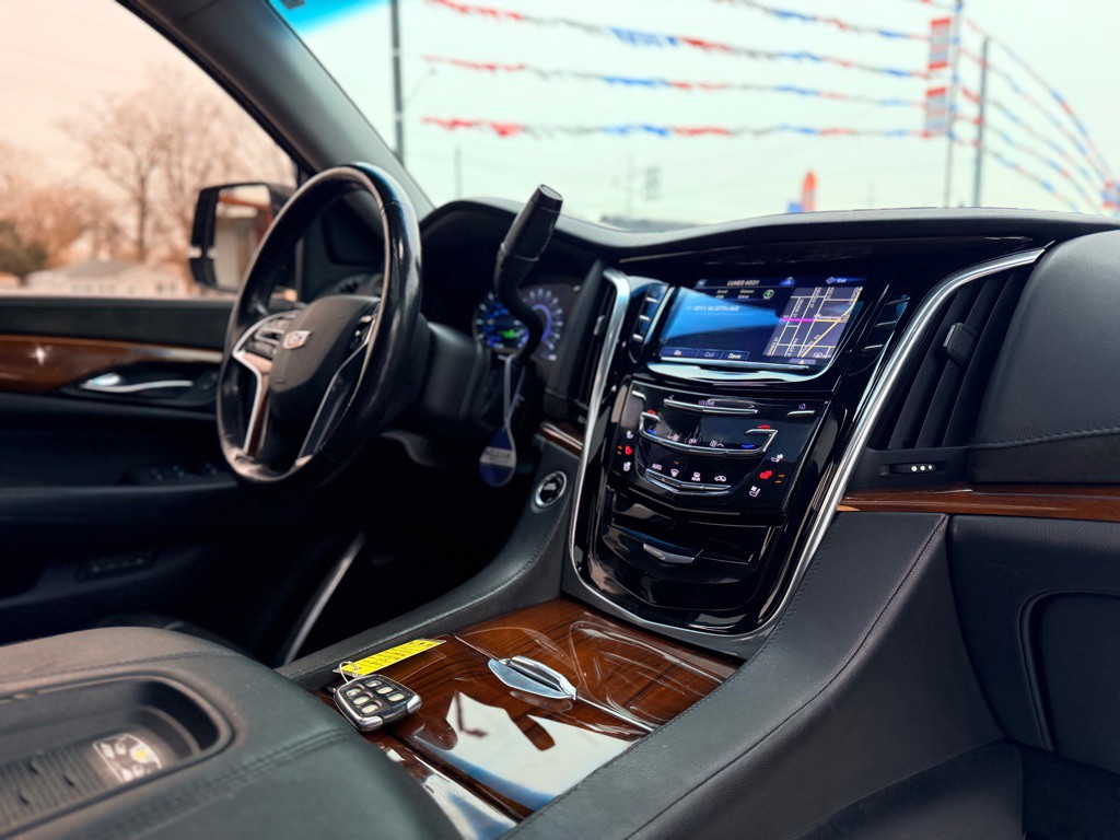 2016 Cadillac Escalade Image 30