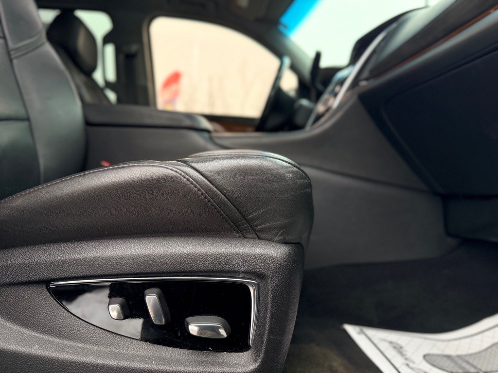 2016 Cadillac Escalade Image 31