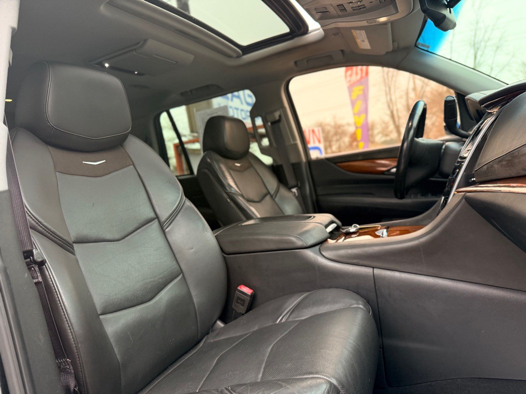 2016 Cadillac Escalade Image 33