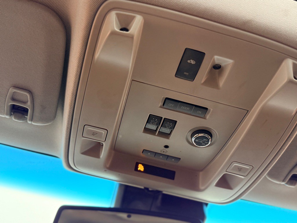 2016 Cadillac Escalade Image 48