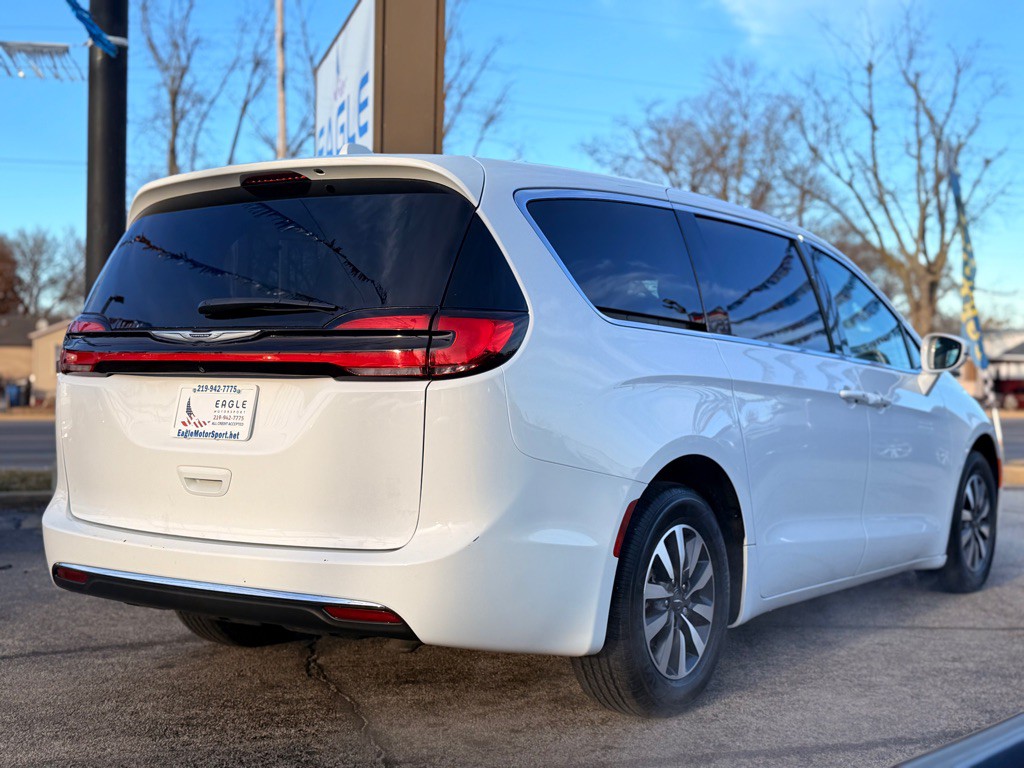 2022 Chrysler Pacifica Image 8