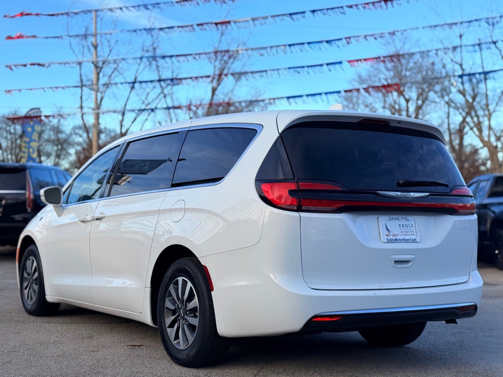 2022 Chrysler Pacifica Image 12