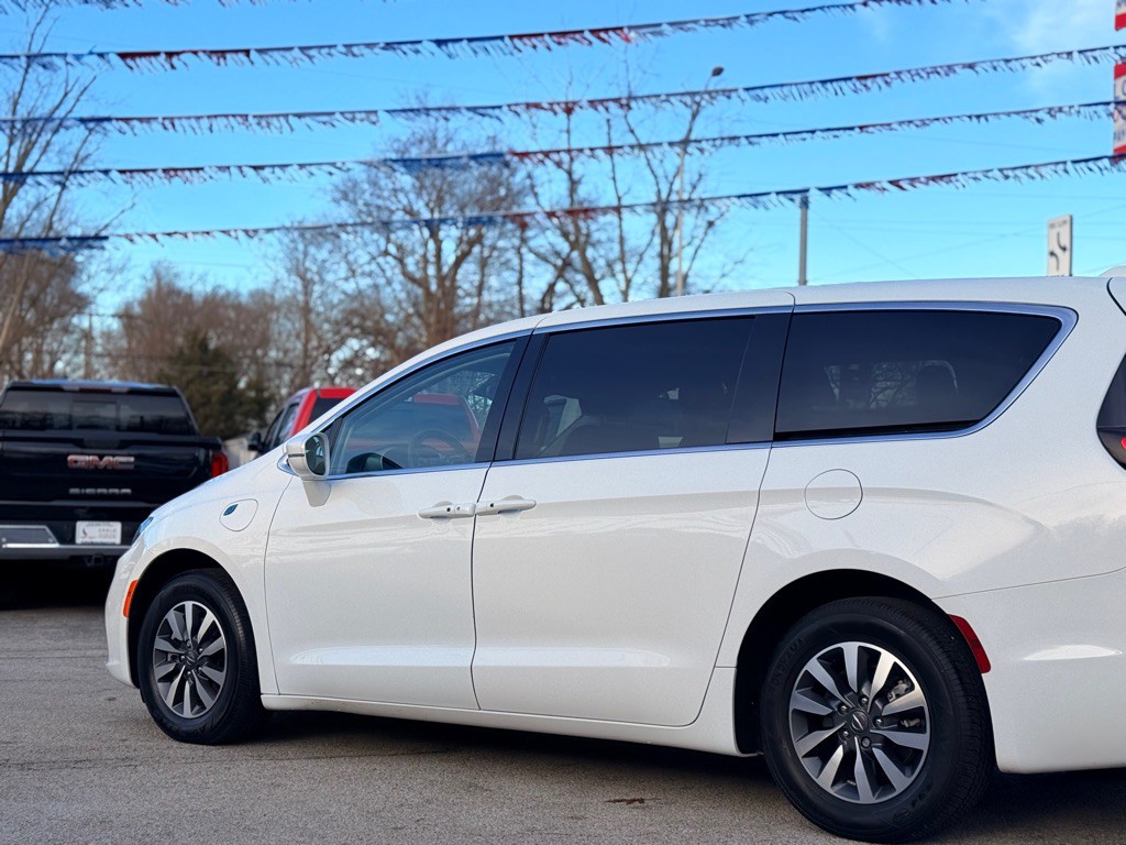 2022 Chrysler Pacifica Image 13