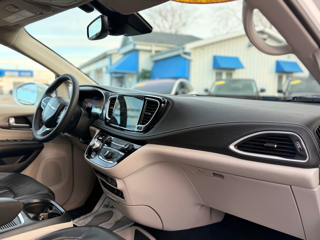 2022 Chrysler Pacifica Image 25