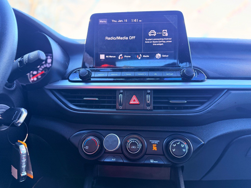 2023 Kia Forte Image 32