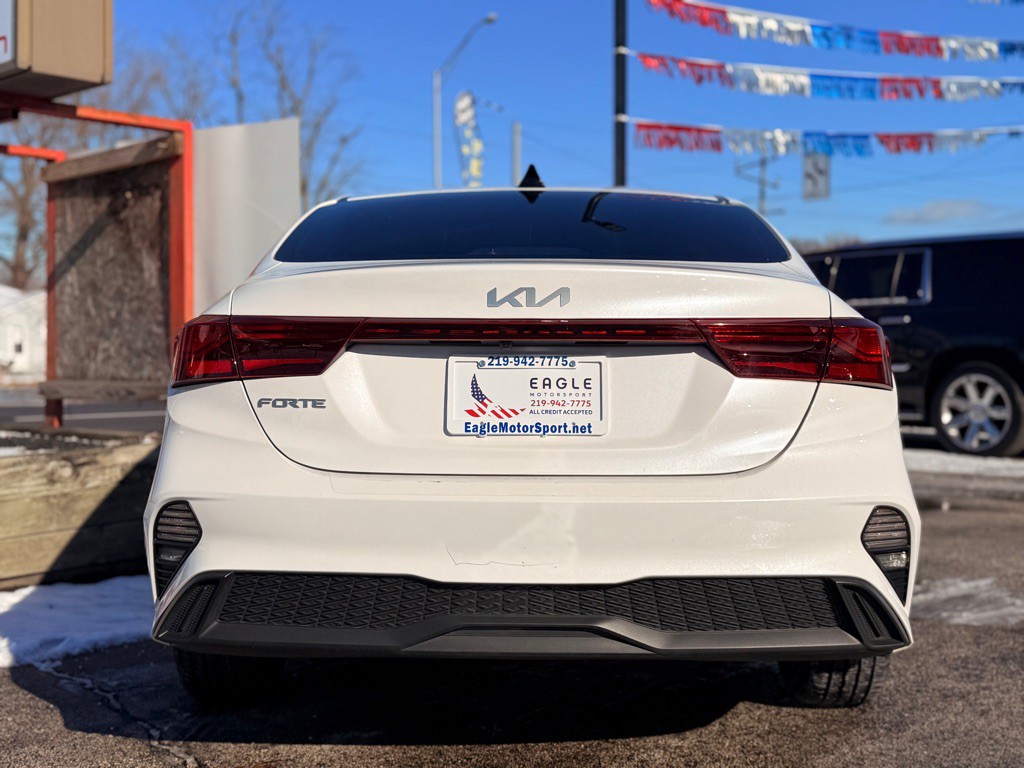 2023 Kia Forte Image 8