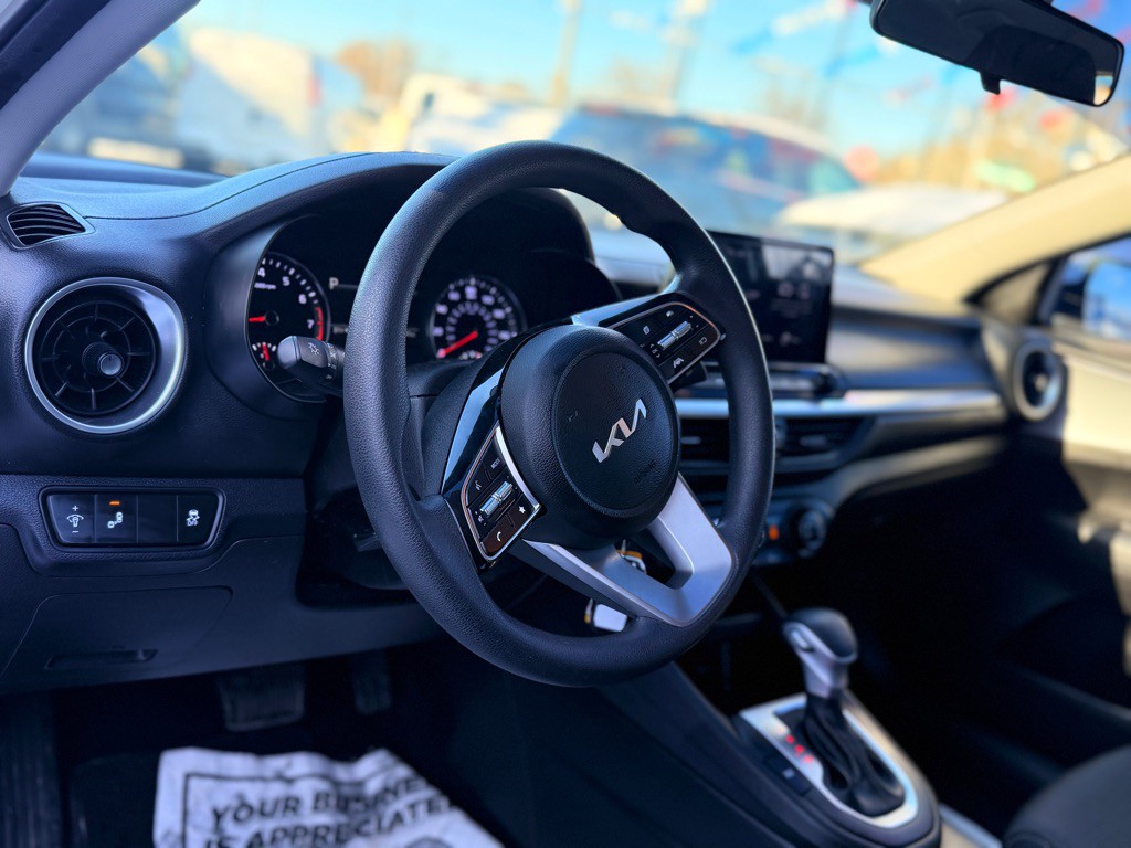 2023 Kia Forte Image 16