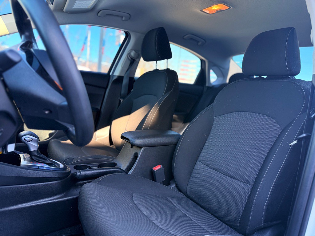 2023 Kia Forte Image 17