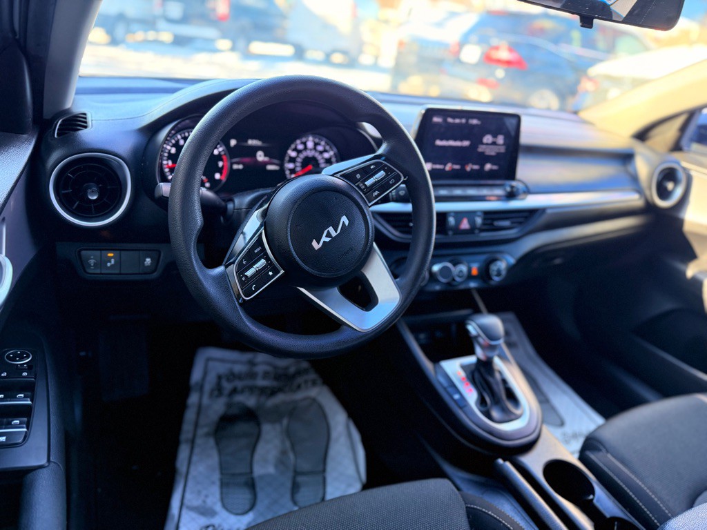 2023 Kia Forte Image 23