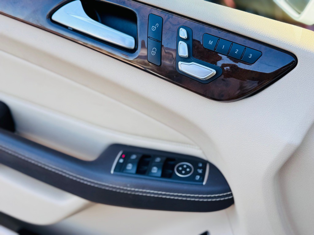 2017 Mercedes-Benz GLS-Class Image 23