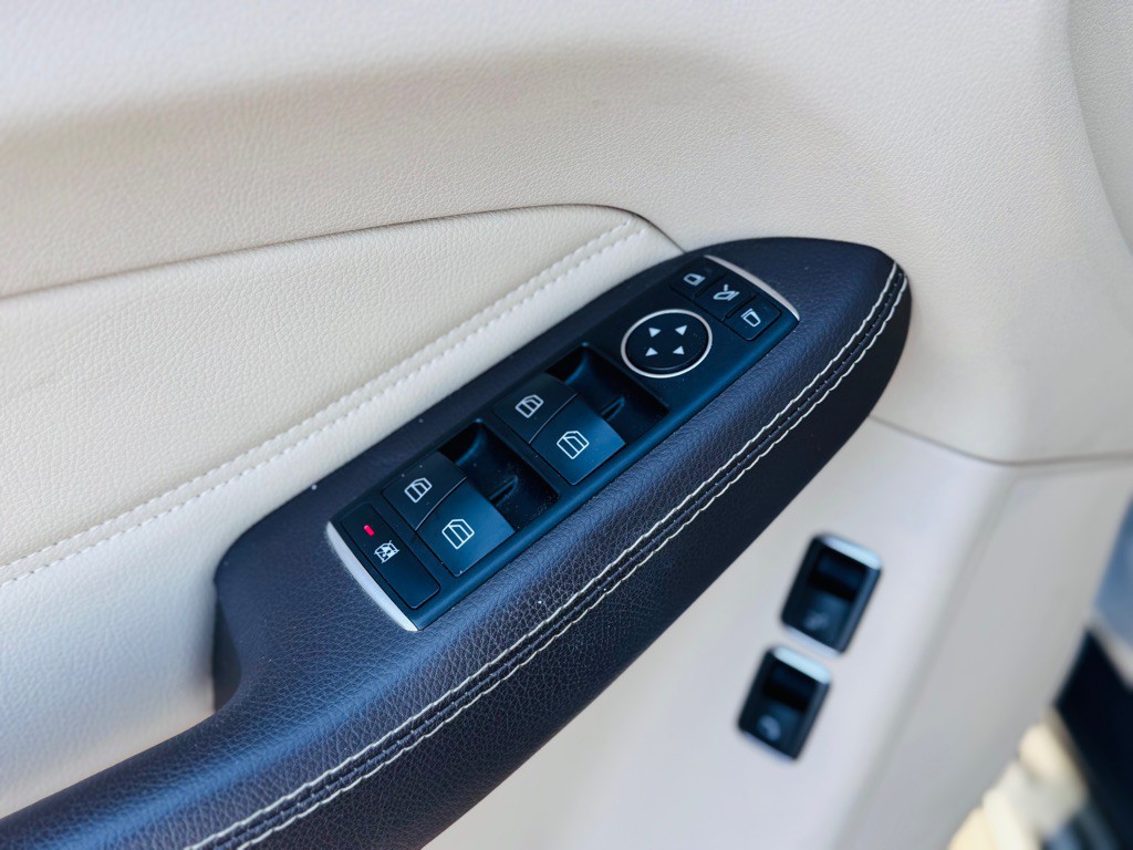 2017 Mercedes-Benz GLS-Class Image 24