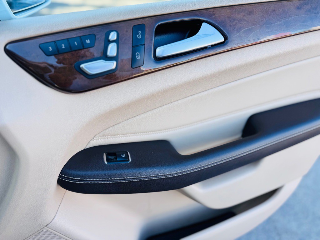 2017 Mercedes-Benz GLS-Class Image 29