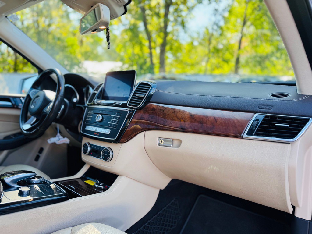 2017 Mercedes-Benz GLS-Class Image 31