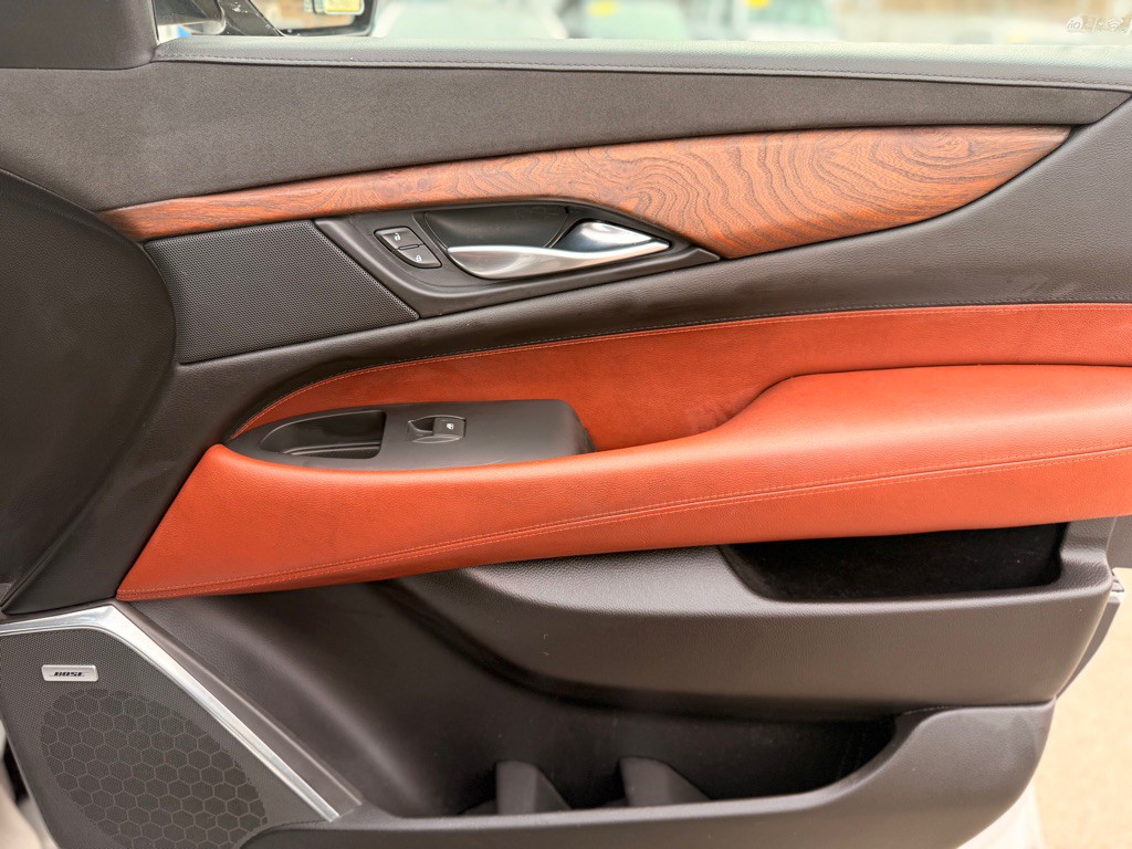 2017 Cadillac Escalade Image 27