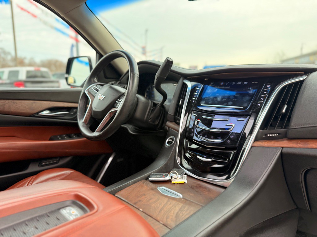 2017 Cadillac Escalade Image 29