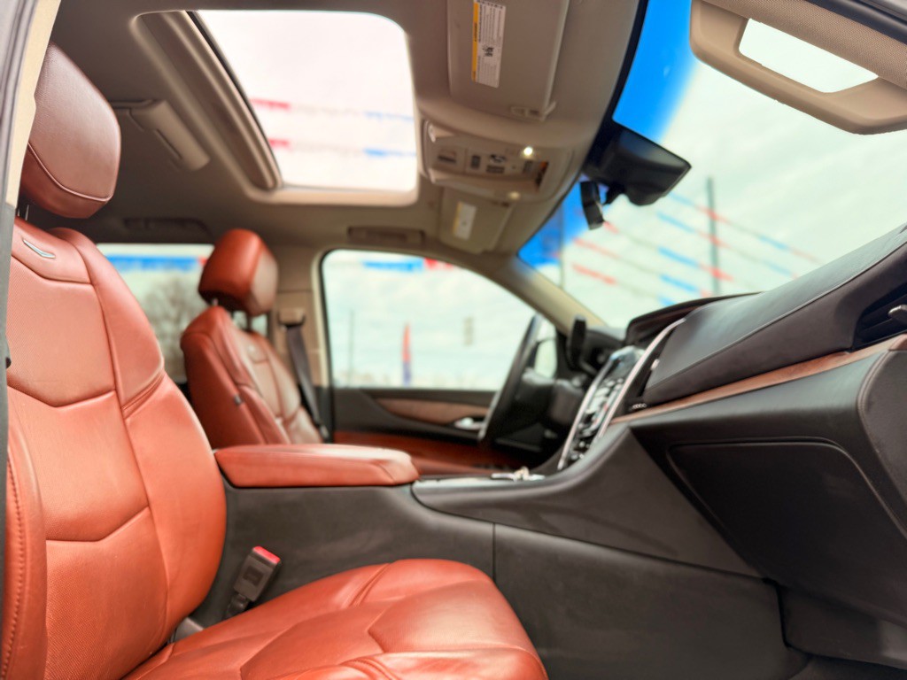 2017 Cadillac Escalade Image 31