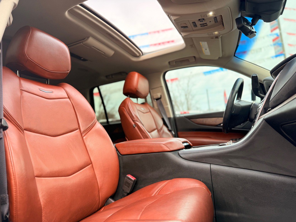 2017 Cadillac Escalade Image 32