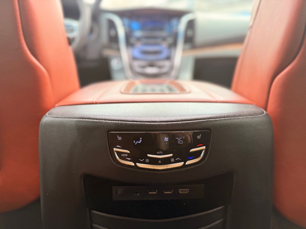 2017 Cadillac Escalade Image 35