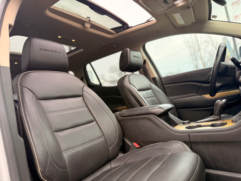 2017 GMC Acadia Image 28