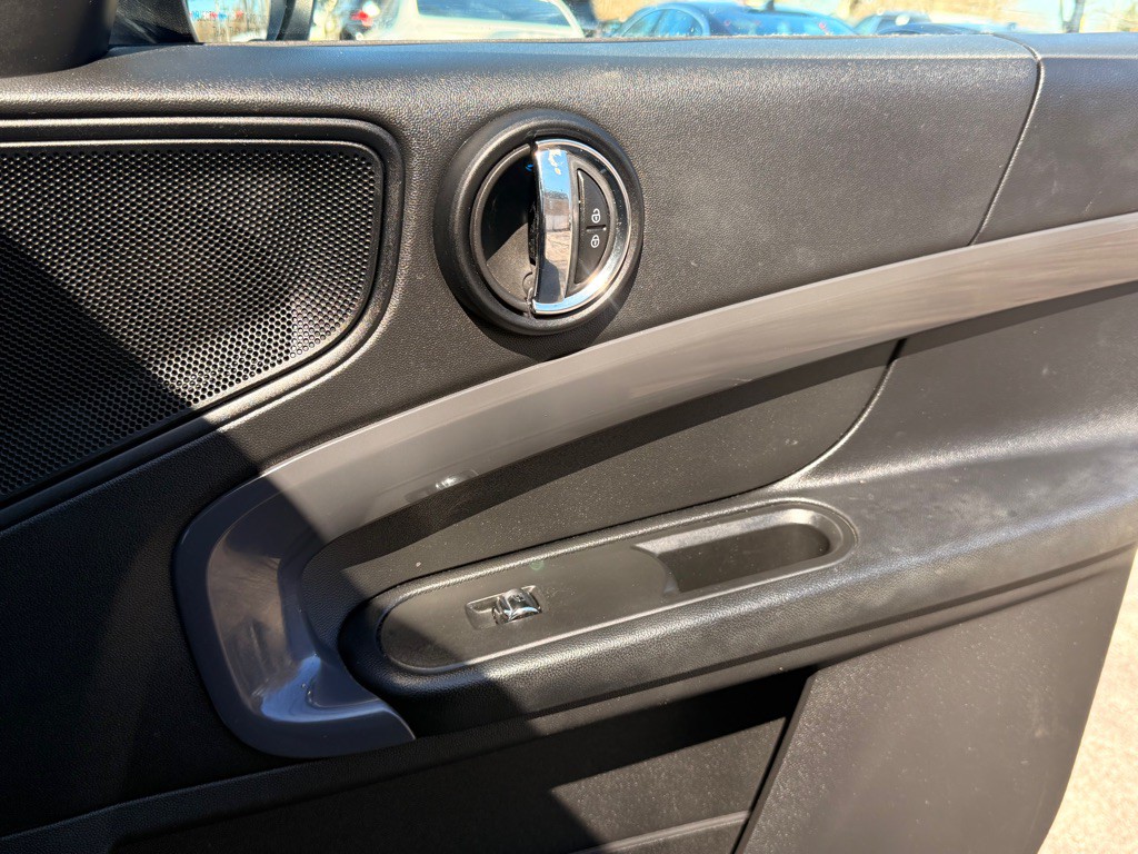 2018 MINI Cooper Image 18