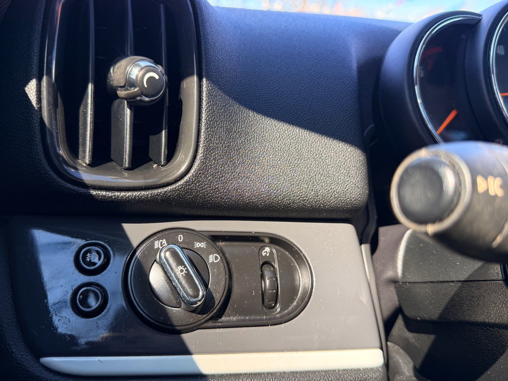 2018 MINI Cooper Image 26