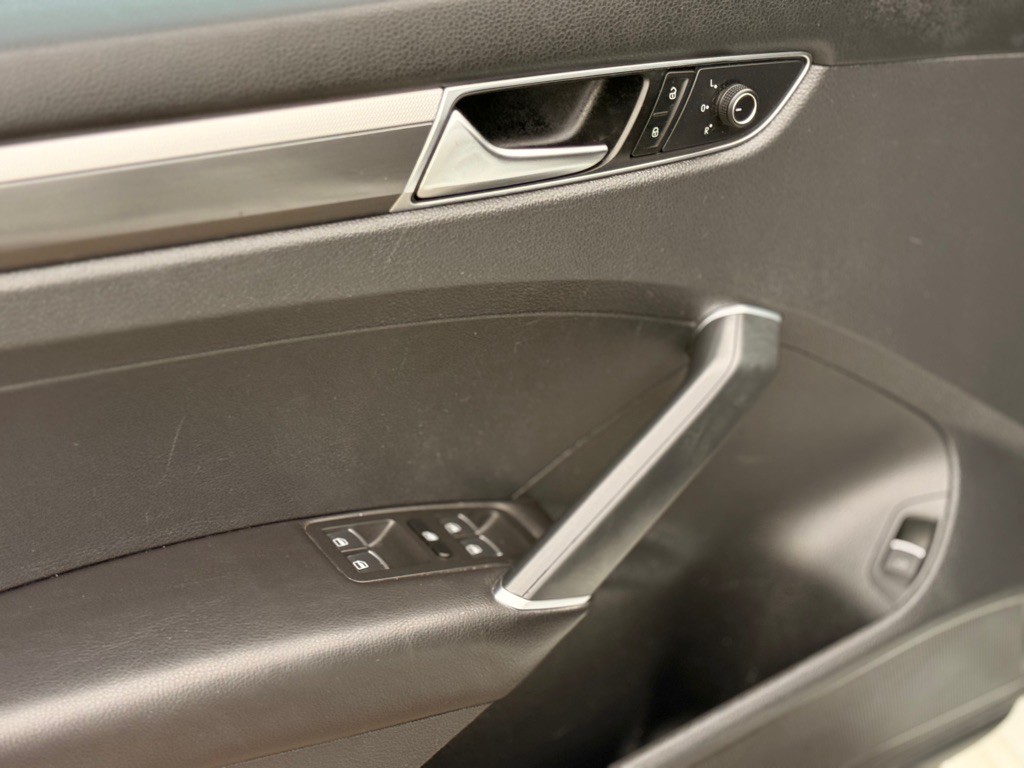 2016 Volkswagen Passat Image 16