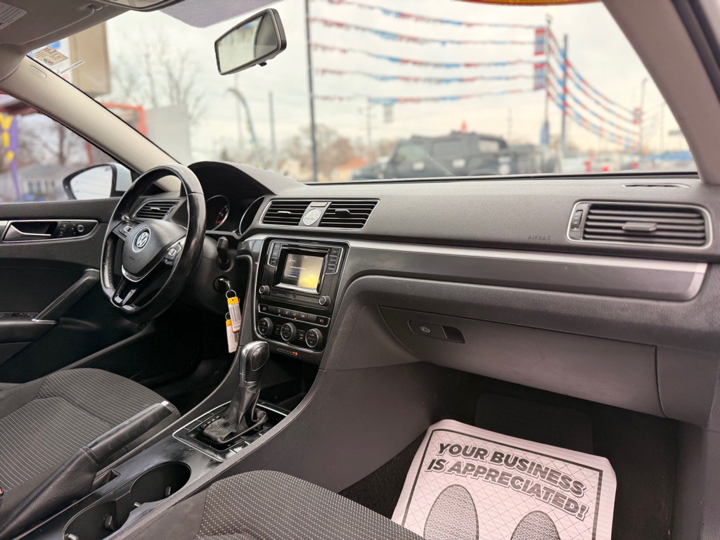 2016 Volkswagen Passat Image 20