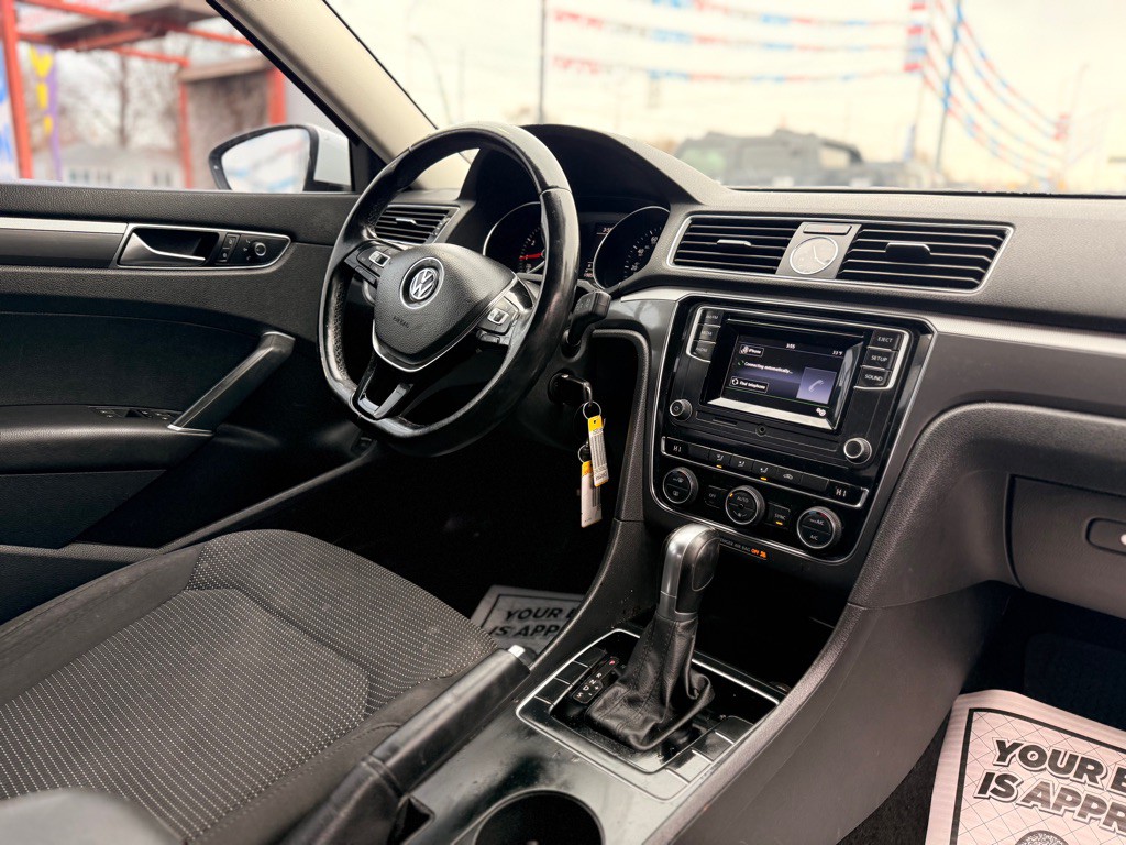 2016 Volkswagen Passat Image 21