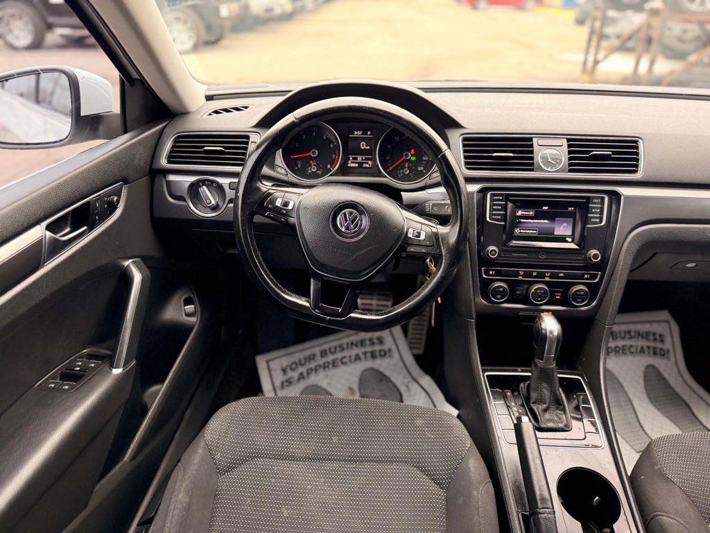 2016 Volkswagen Passat Image 25