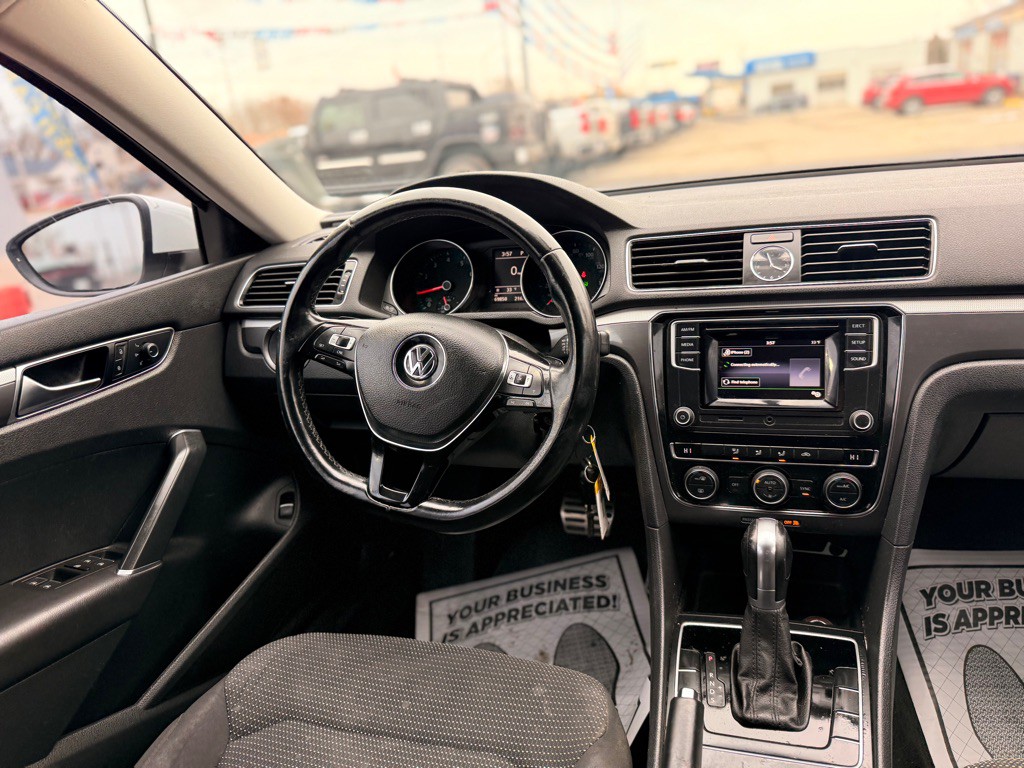 2016 Volkswagen Passat Image 26