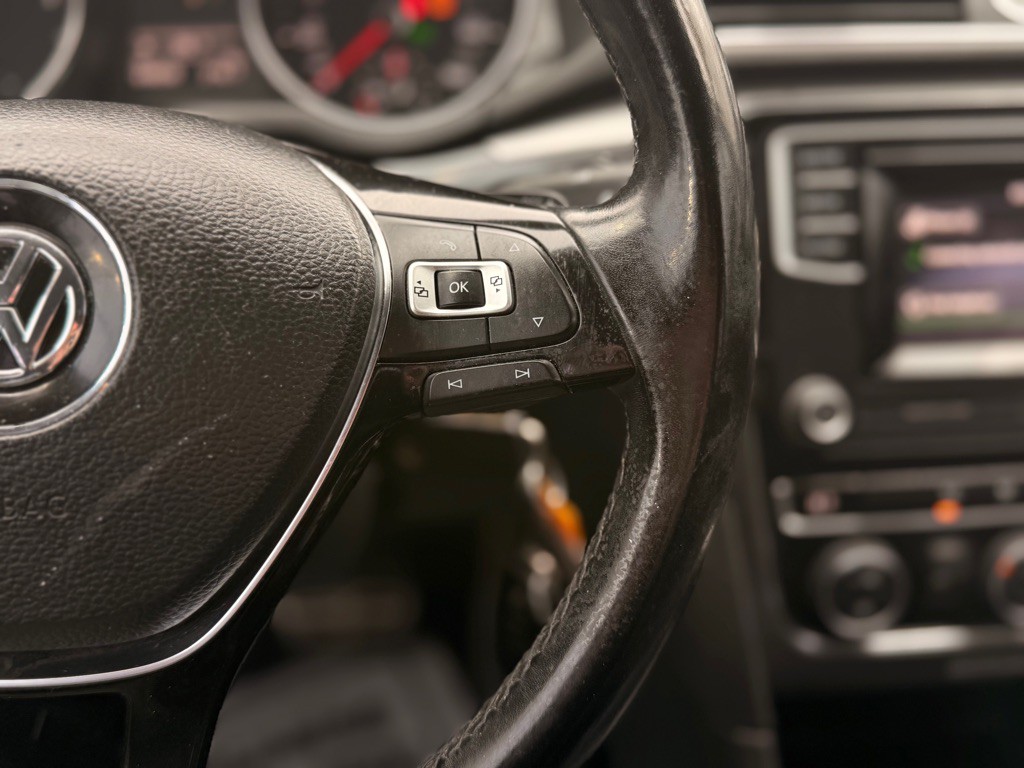 2016 Volkswagen Passat Image 29